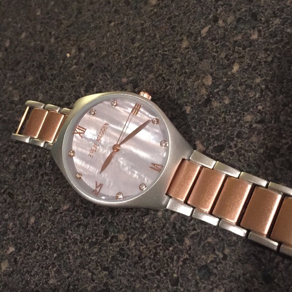 Steve Madden women’s watch-stainless steel - Picture 1 of 6